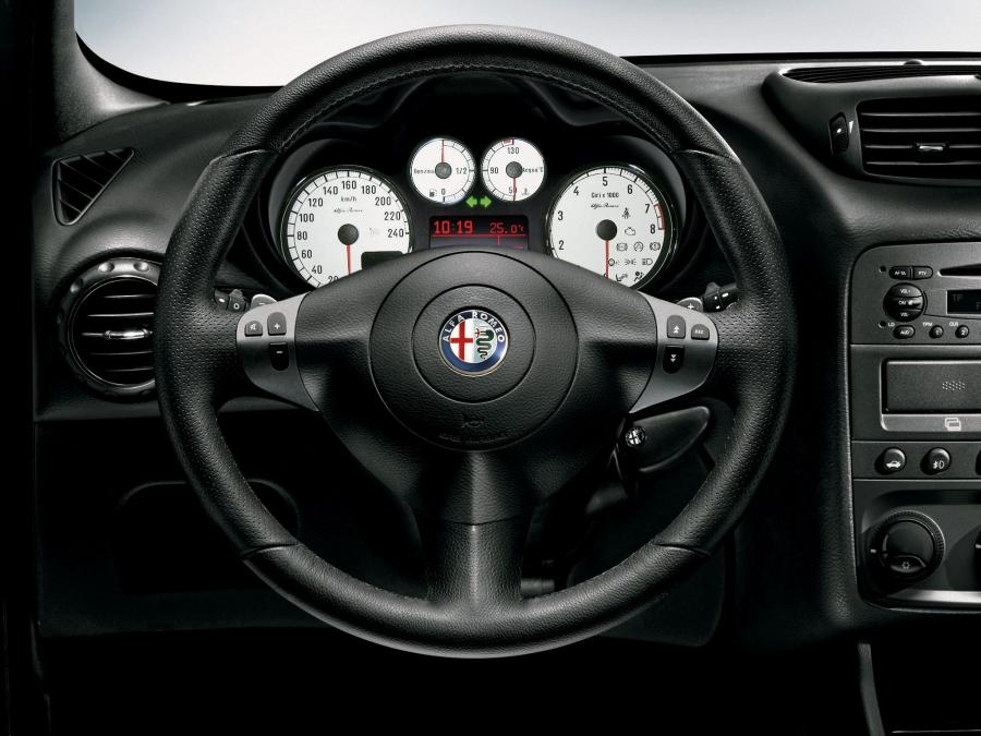 Панель приборов Alfa Romeo 147 Collezione 5-Door (937B) 2007 года  (фото 3 из 5)